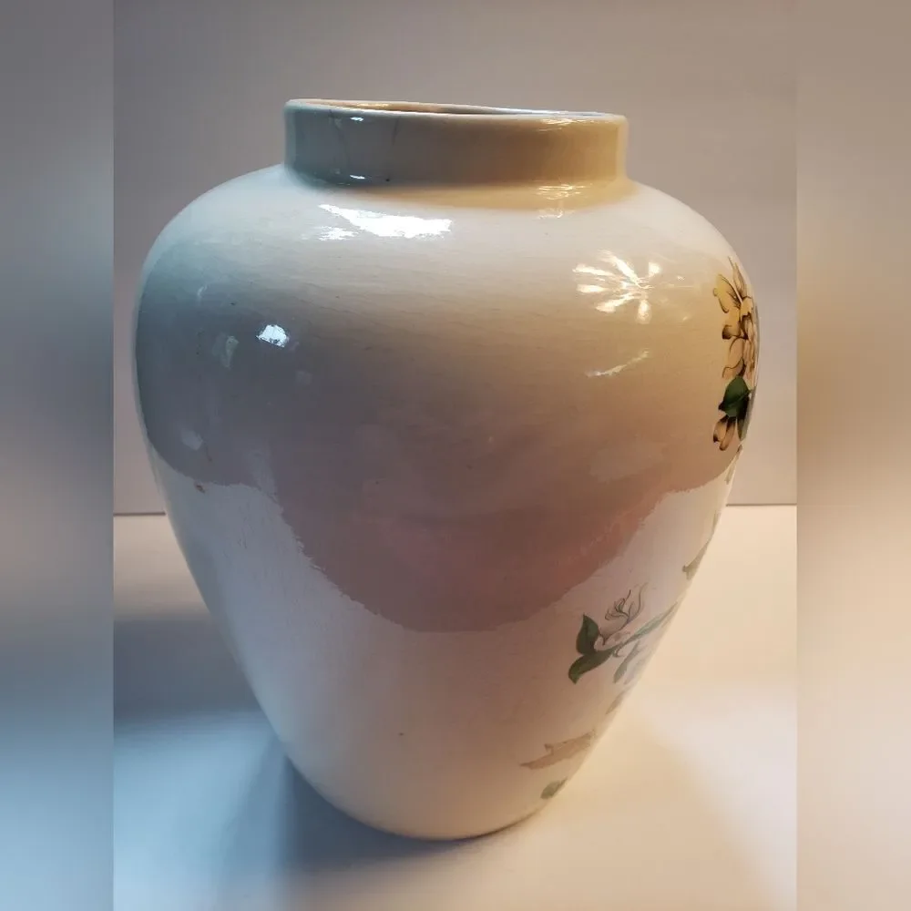 Large Pot w/Flowers & Butterflies